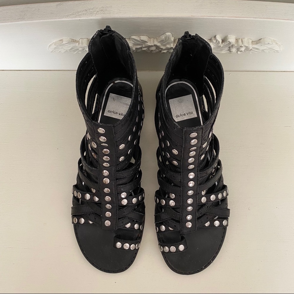 Dolce Vita Studded Toe Loop Gladiator Sandals - Picture 2 of 7